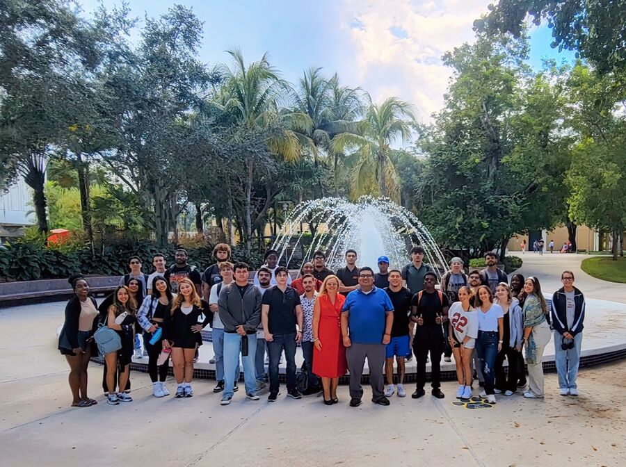 Dr. Nancy Richmond with her FIU class in front of the campus fountain